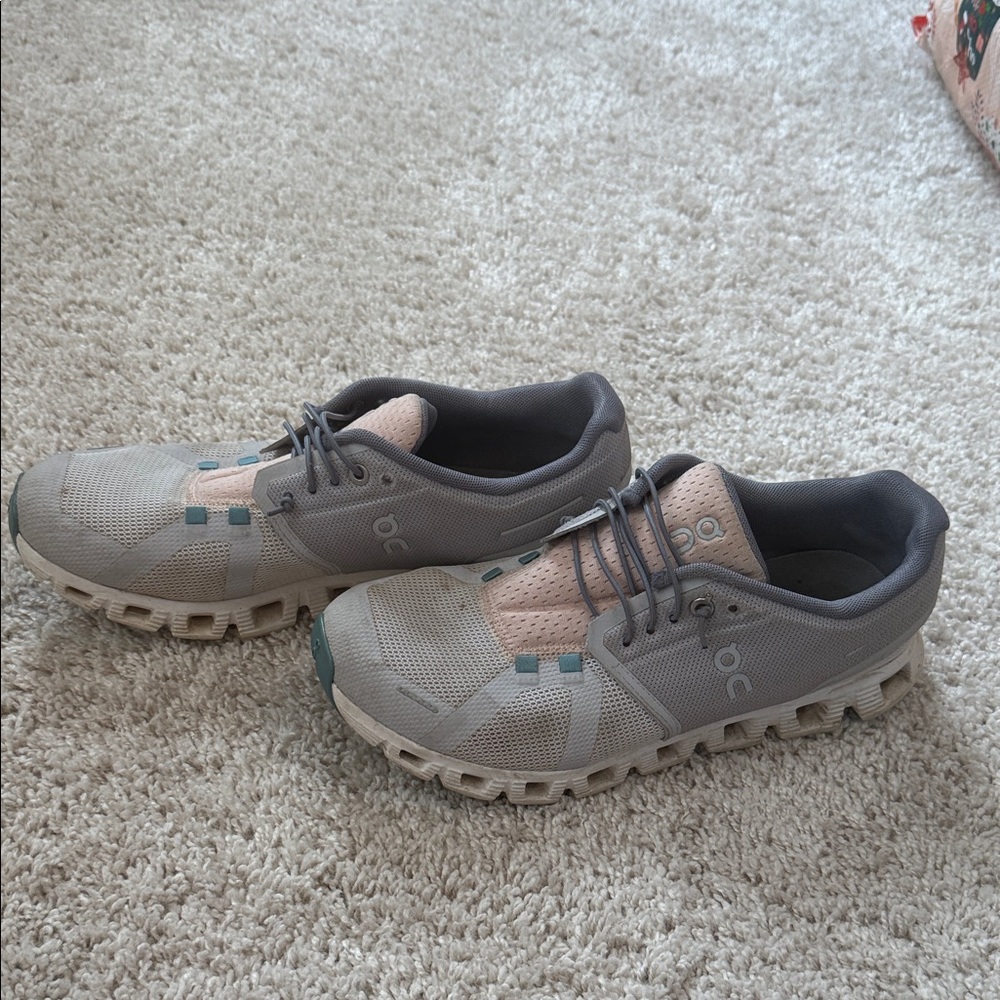 On clouds Running Shoes - Picture 3 of 7